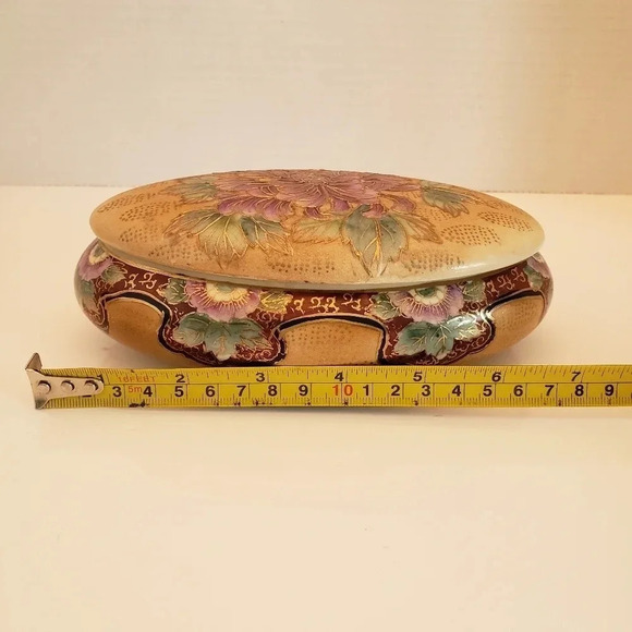 Vintage Oval  Handpainted Porcelain Jewelry Dish with Lid. - Picture 8 of 8
